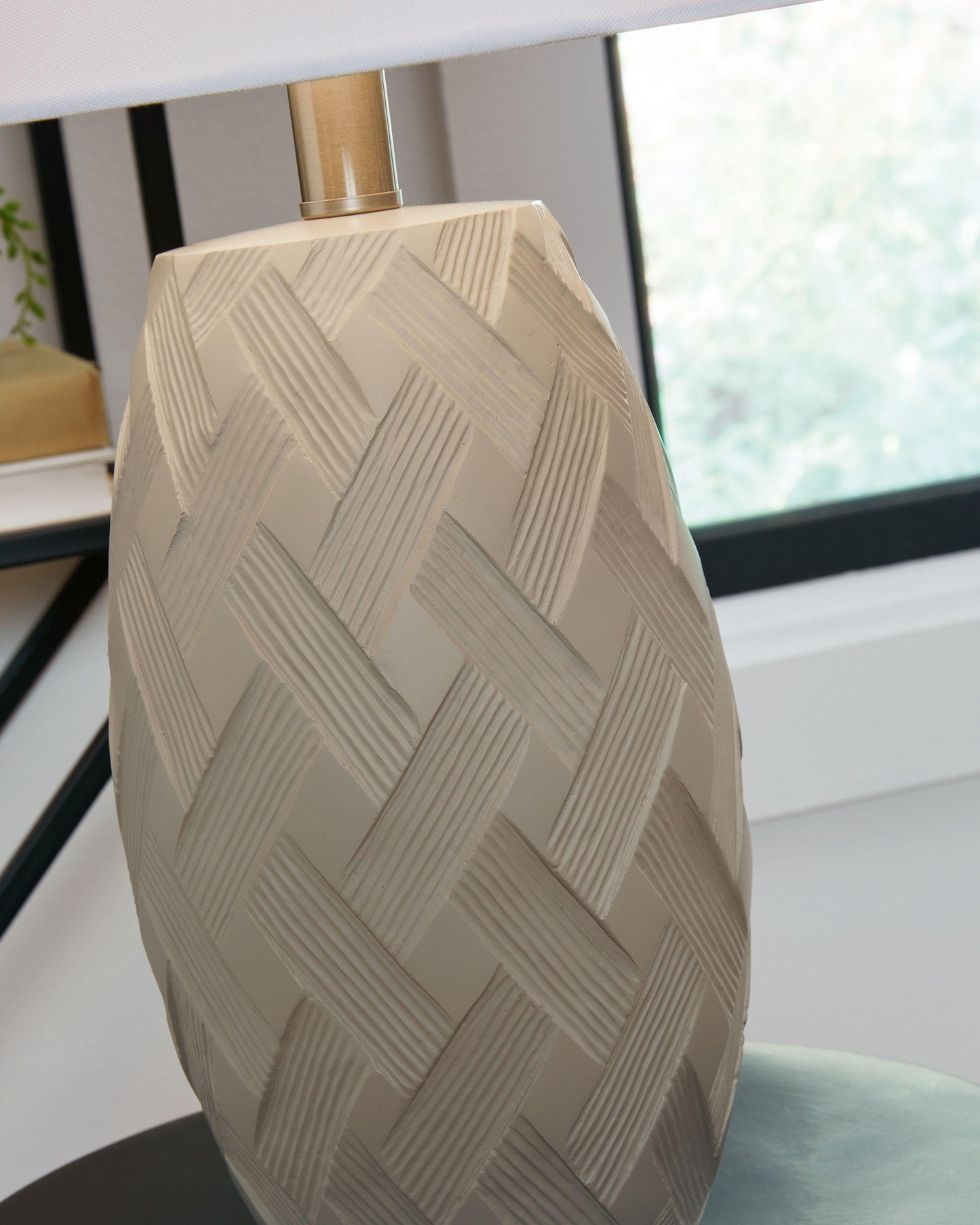 Tamner - Poly Table Lamp (2/cn)