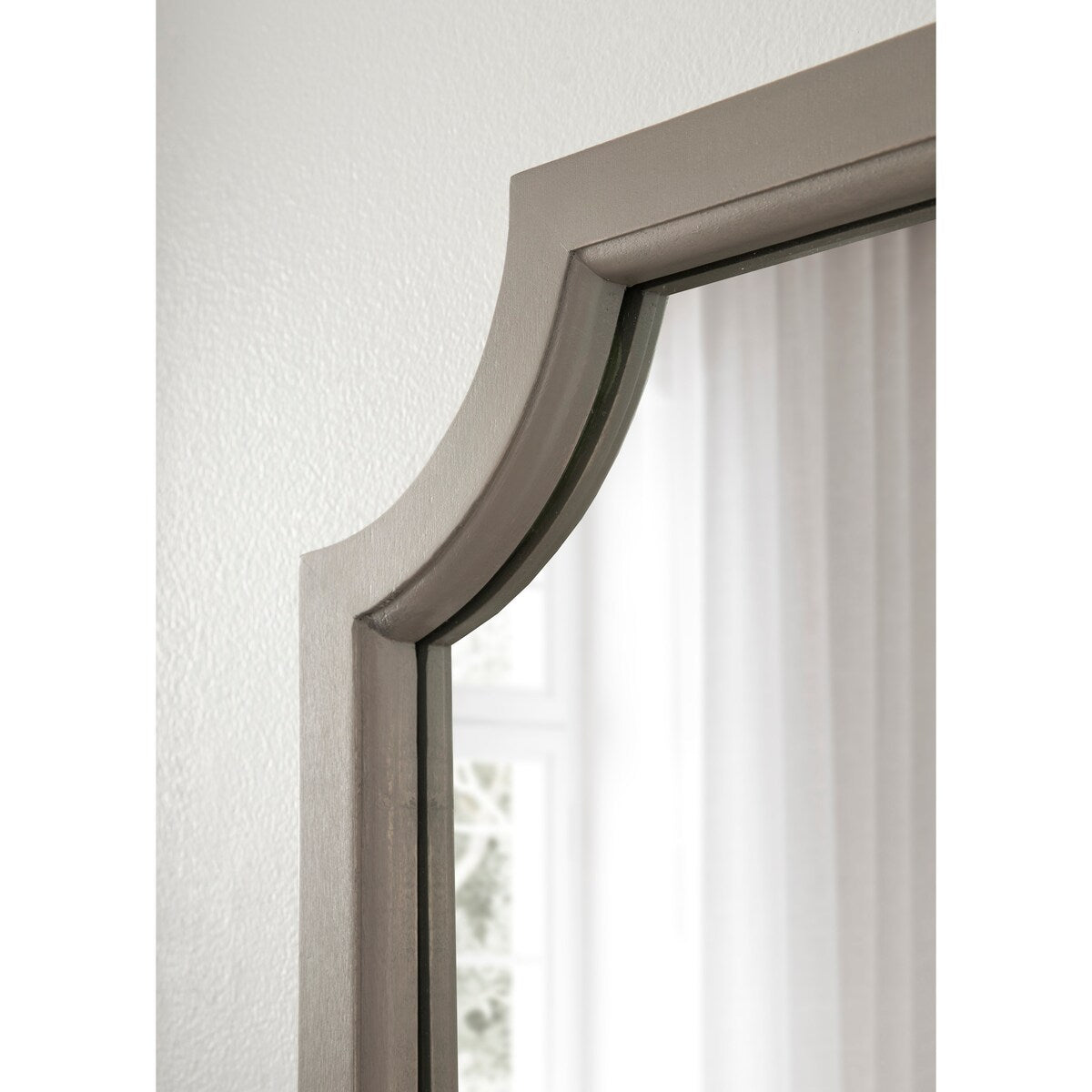 Kate and Laurel Hogan Scalloped Wood Framed Mirror